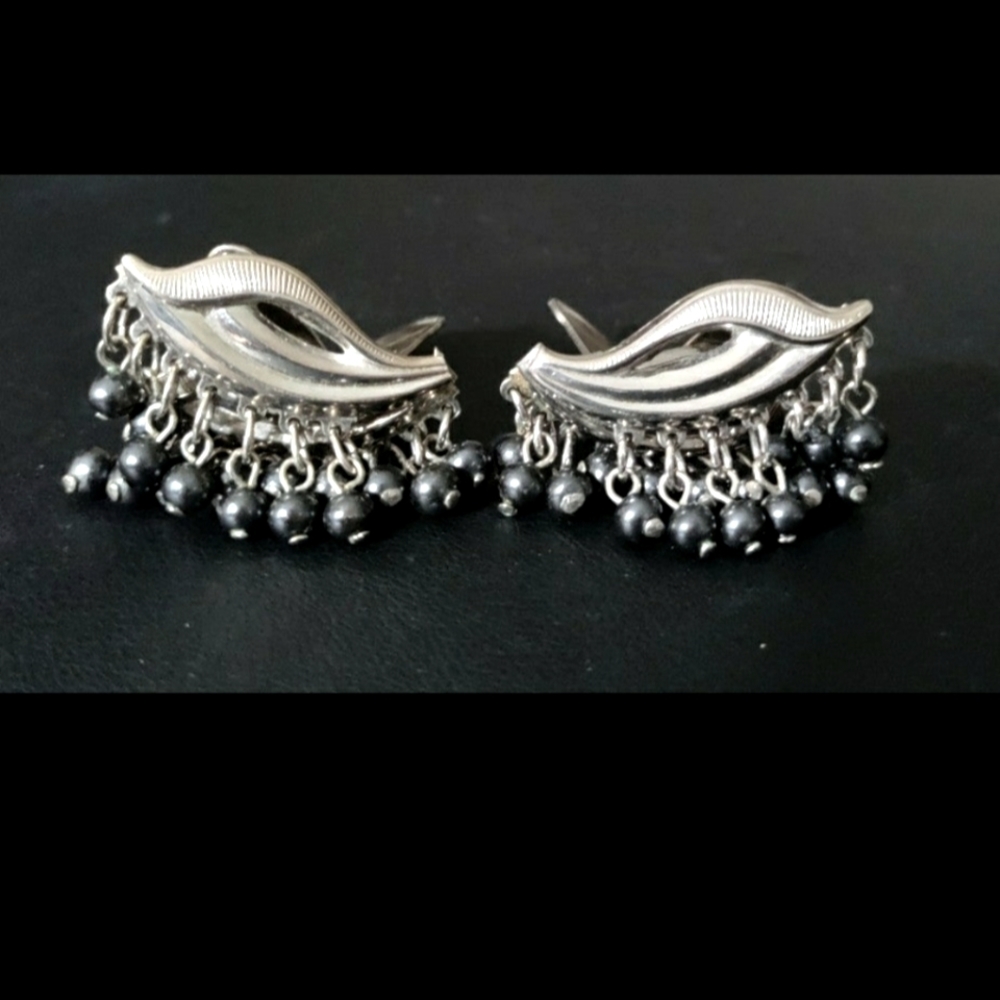 Cha Cha clip on Earrings - Picture 3 of 3